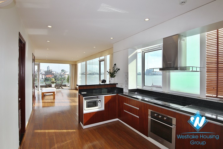   A nice serviced apartment with balcony for rent in Quang An